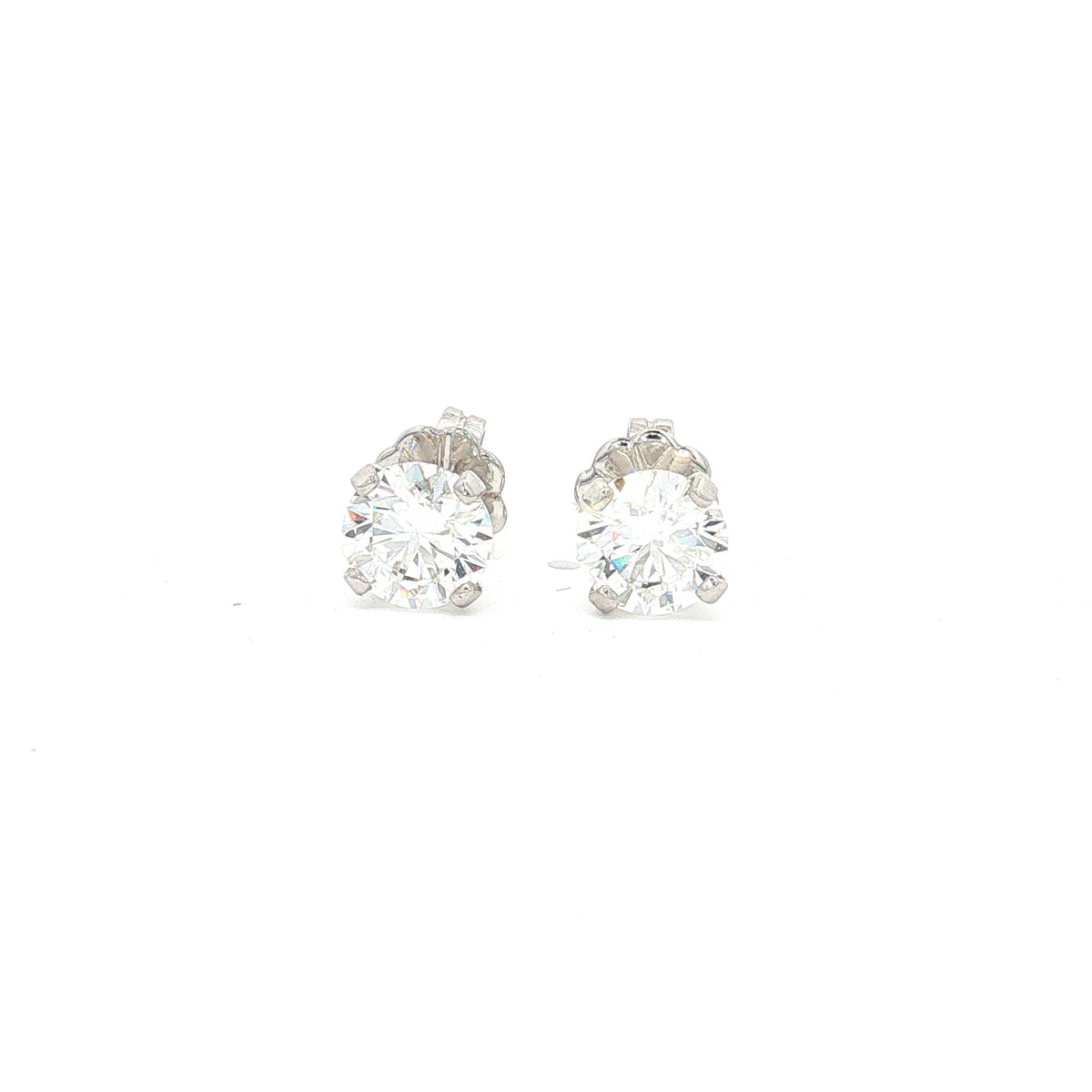 Everyday classic stud Earrings in Lab Grown Diamonds