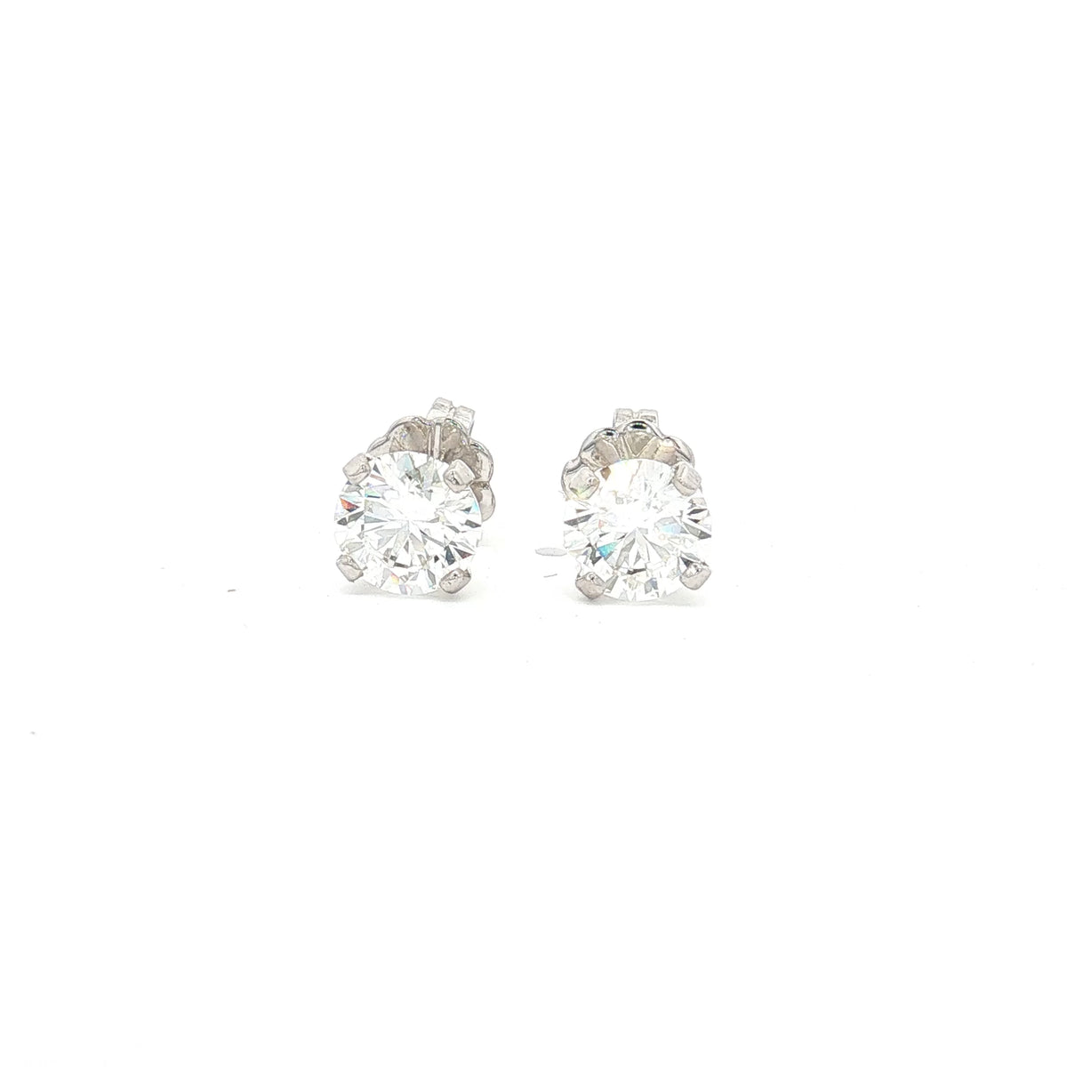 Everyday classic stud Earrings in Lab Grown Diamonds