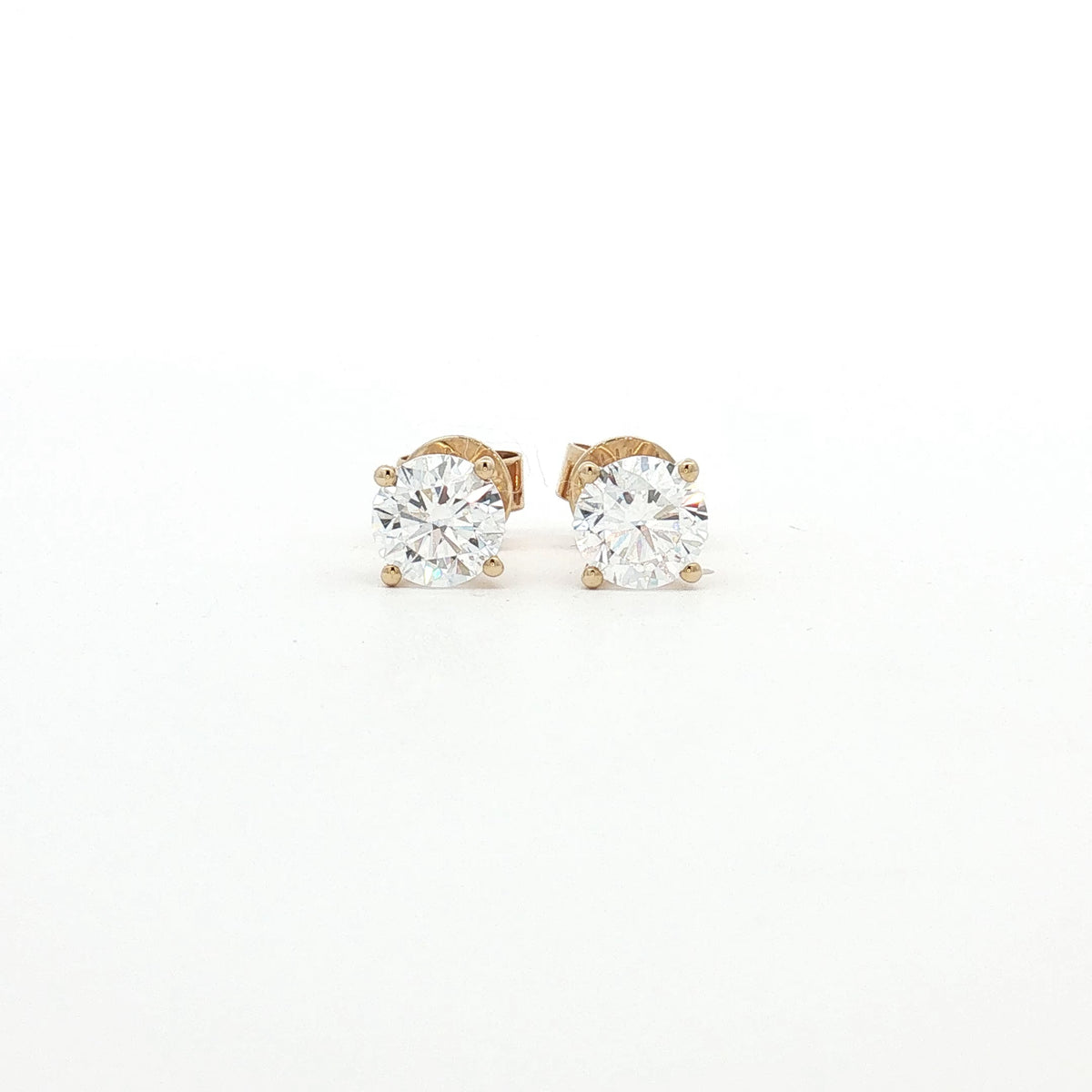 Lisa's Everyday classic stud Earrings in Lab Grown Diamonds in yellow gold