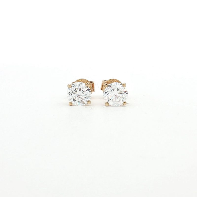 Lisa's Everyday classic stud Earrings in Lab Grown Diamonds in yellow gold