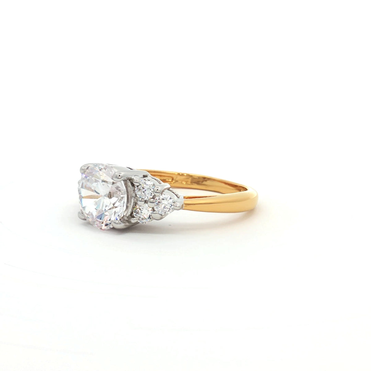 Brilliant Cut Ring with Small Brilliant Stones