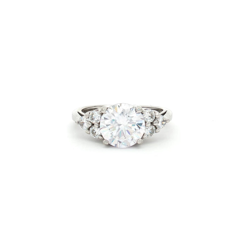 Brilliant Cut Ring with Small Brilliant Stones