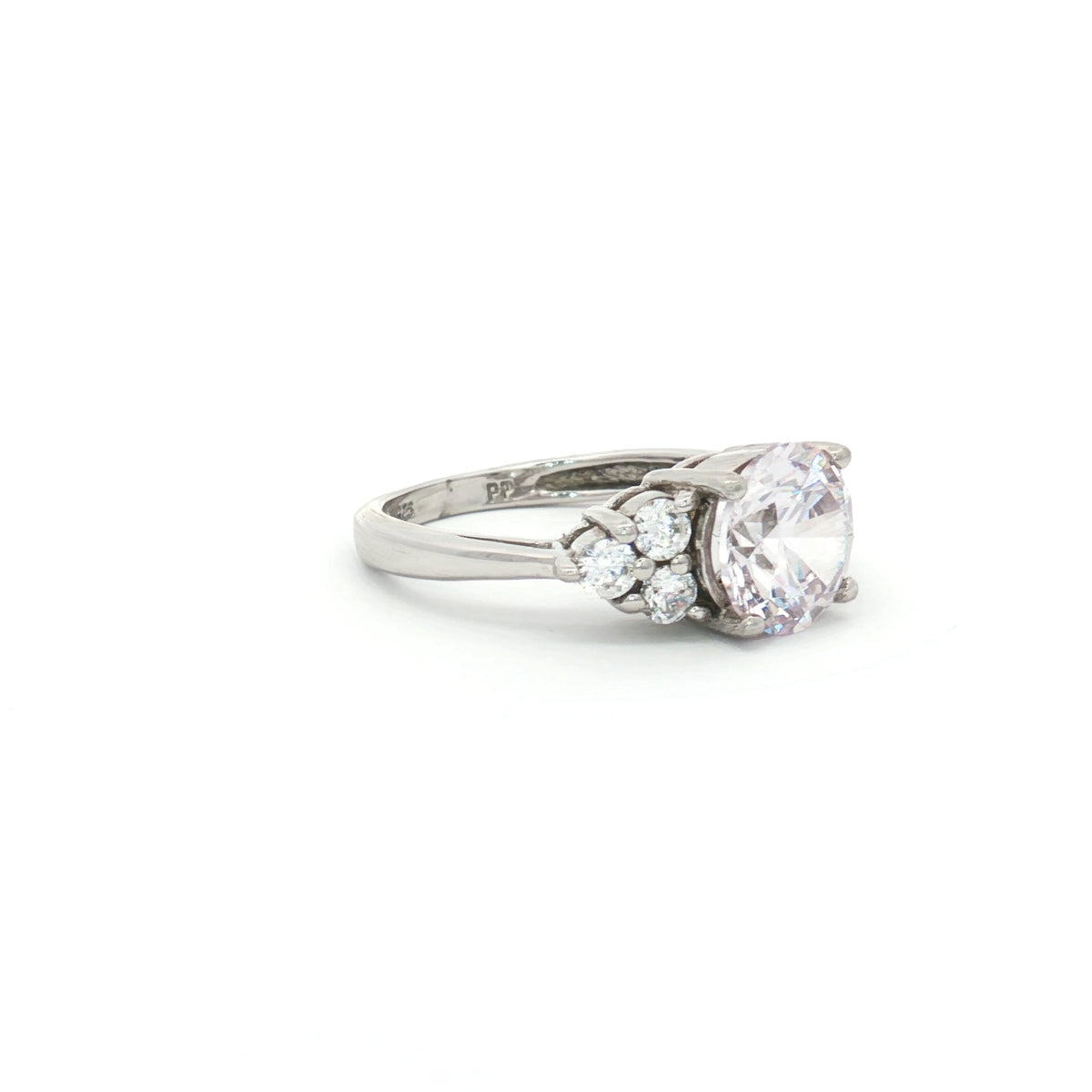 Brilliant Cut Ring with Small Brilliant Stones